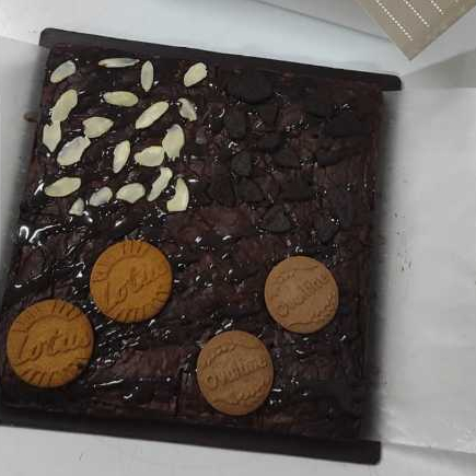 

Fudgy Brownies Premium 20 x 20 For Gift