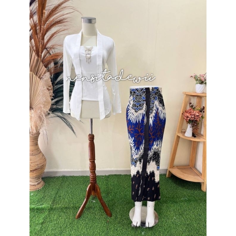 [1 Set, Putih] Kebaya Kutubaru + Rok Plisket / Motif Carissa Biru