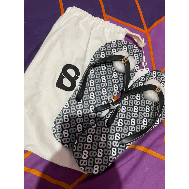 sendal tapis flip flop buttonscarves