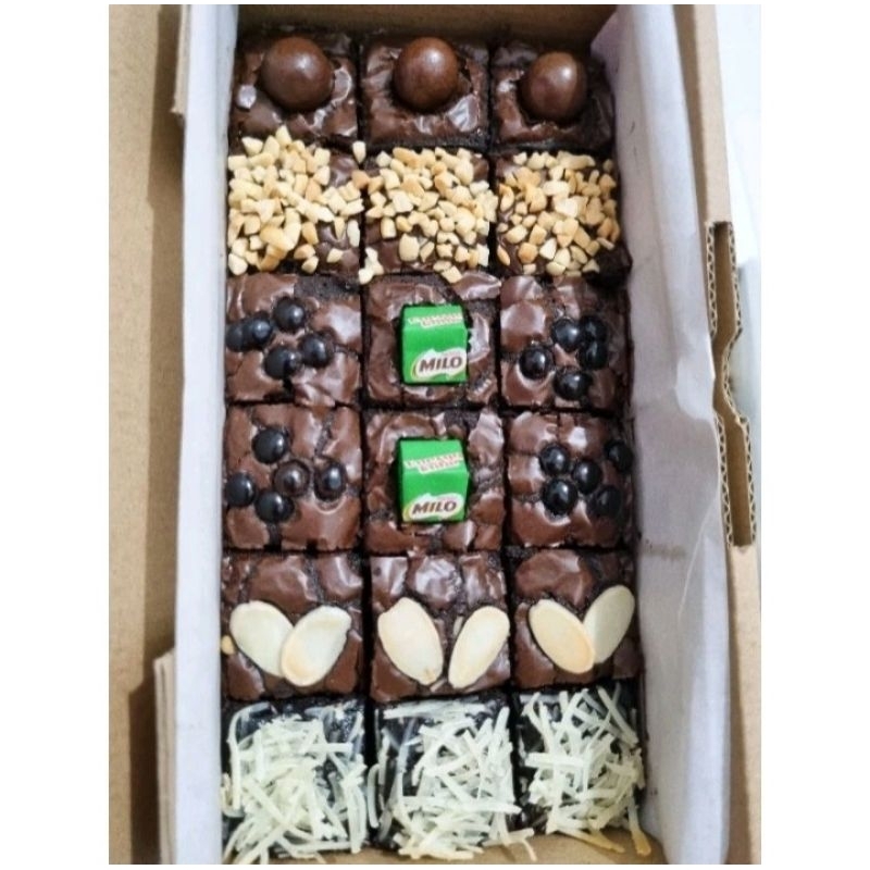 

[COD] Brownies fudgy sekat panggang lumer nyoklat toping MIX ukuran 10x20 (18 potong)