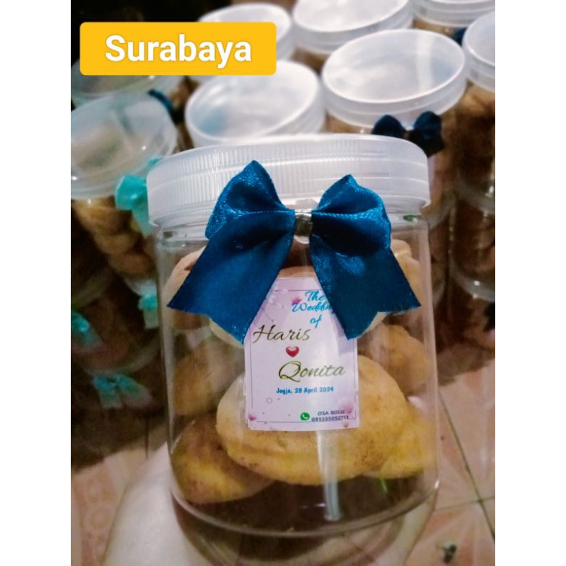 

Souvenir pernikahan , bolu kering susu toples 500ml isi 12