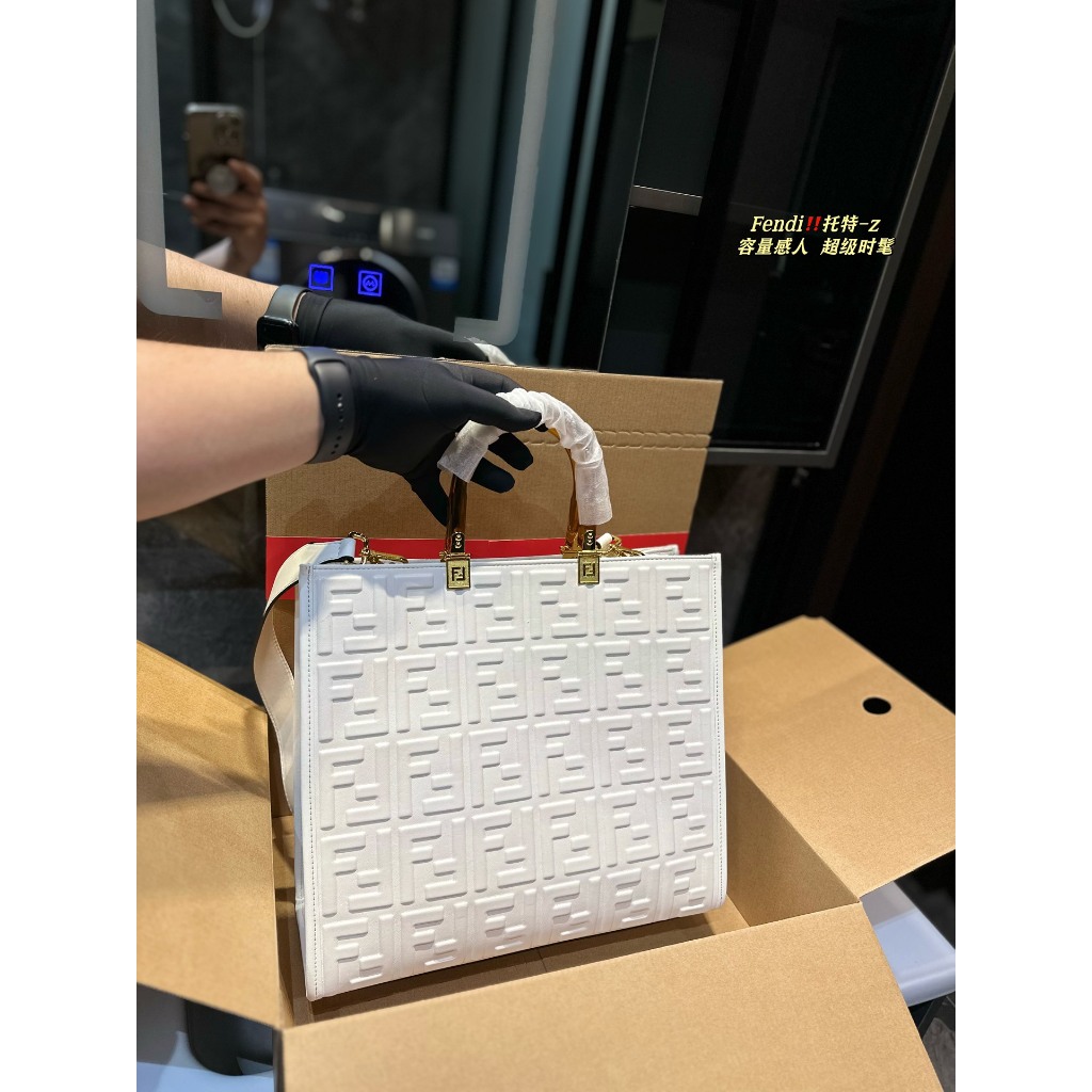 Brand new size shine tote FENDI TOTE tote bag sunshine tote bag