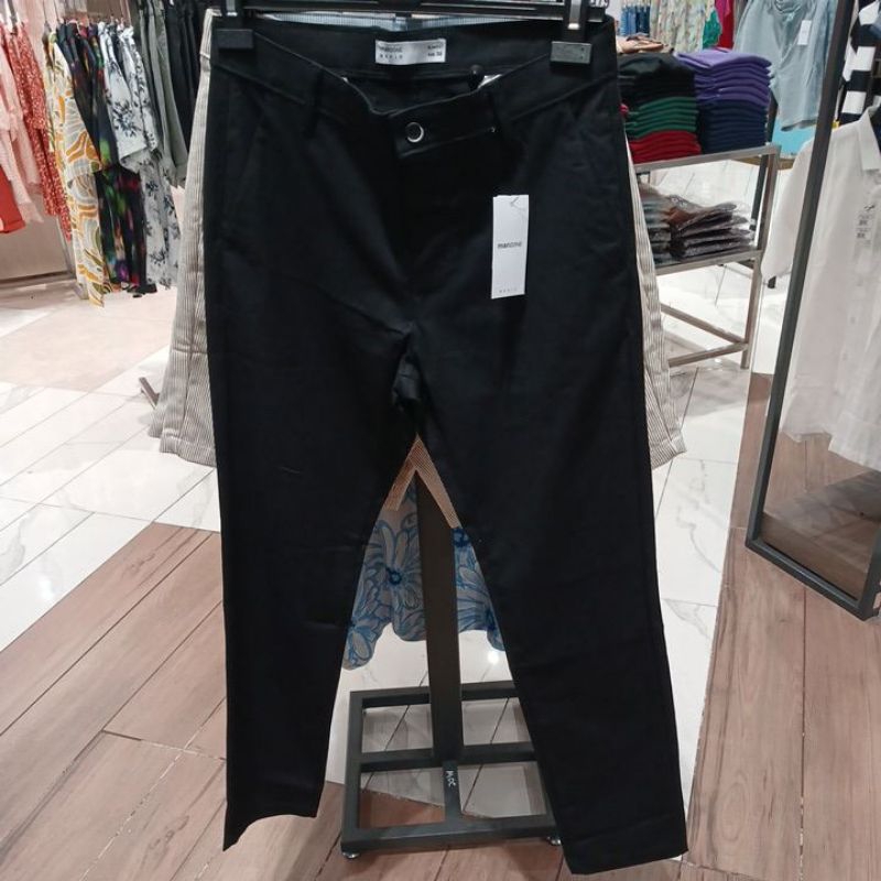 CELANA CHINOS HITAM MANZONE