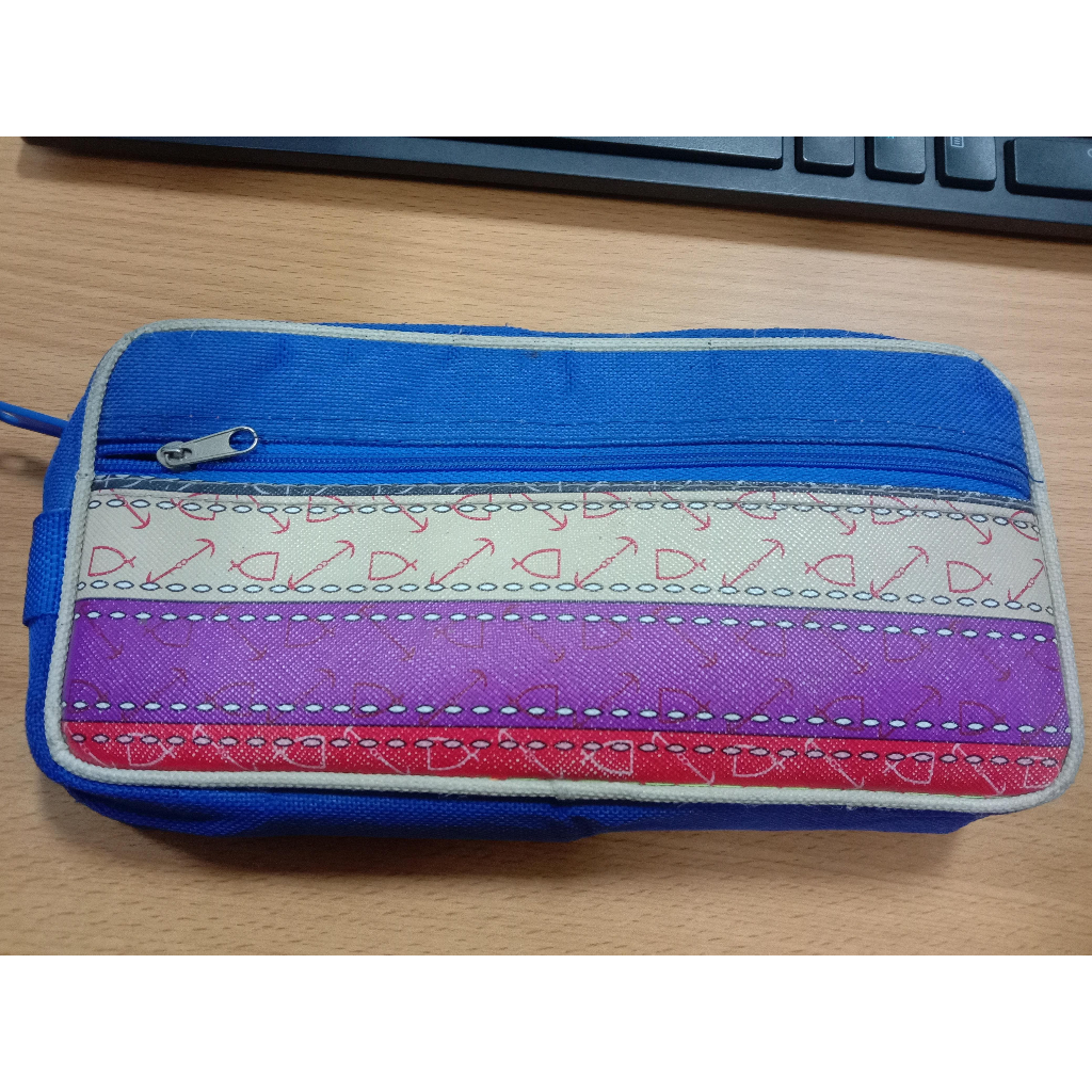 

Tempat pensil multifungsi