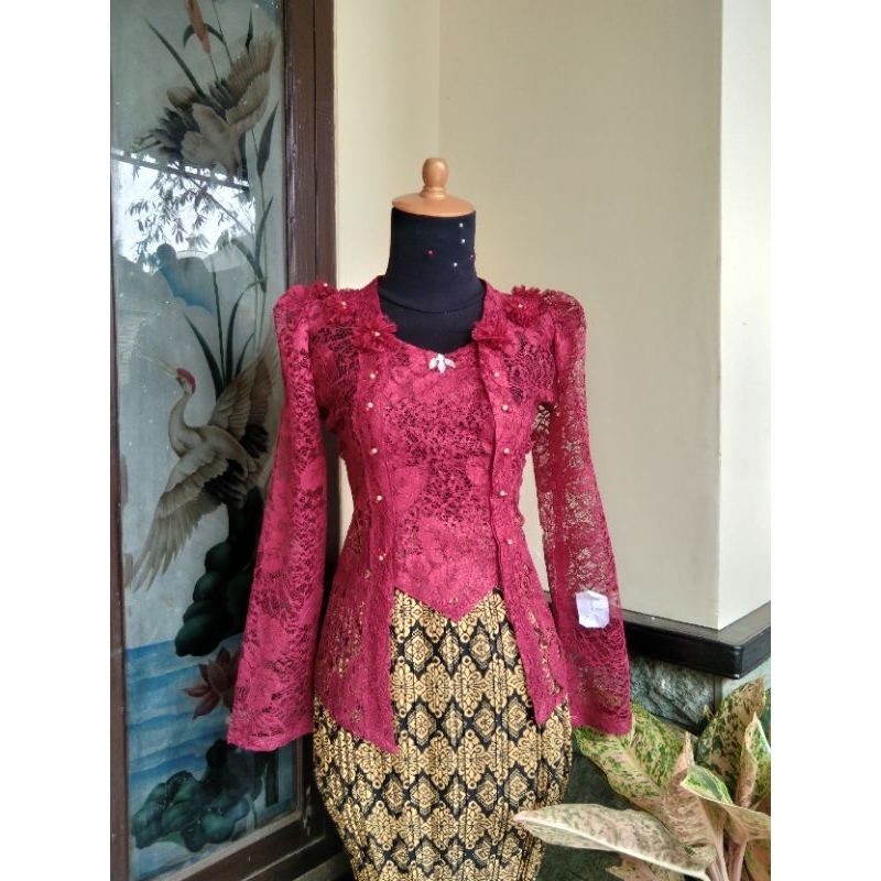 Kebaya Kutubaru bunga