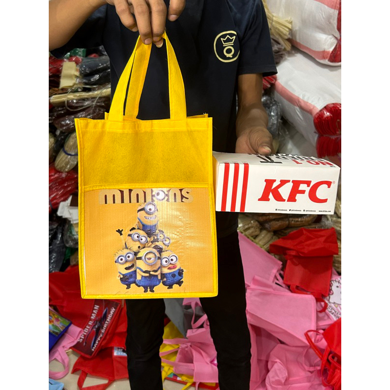 

TAS GOODIBAG ULTAH 20x14x26