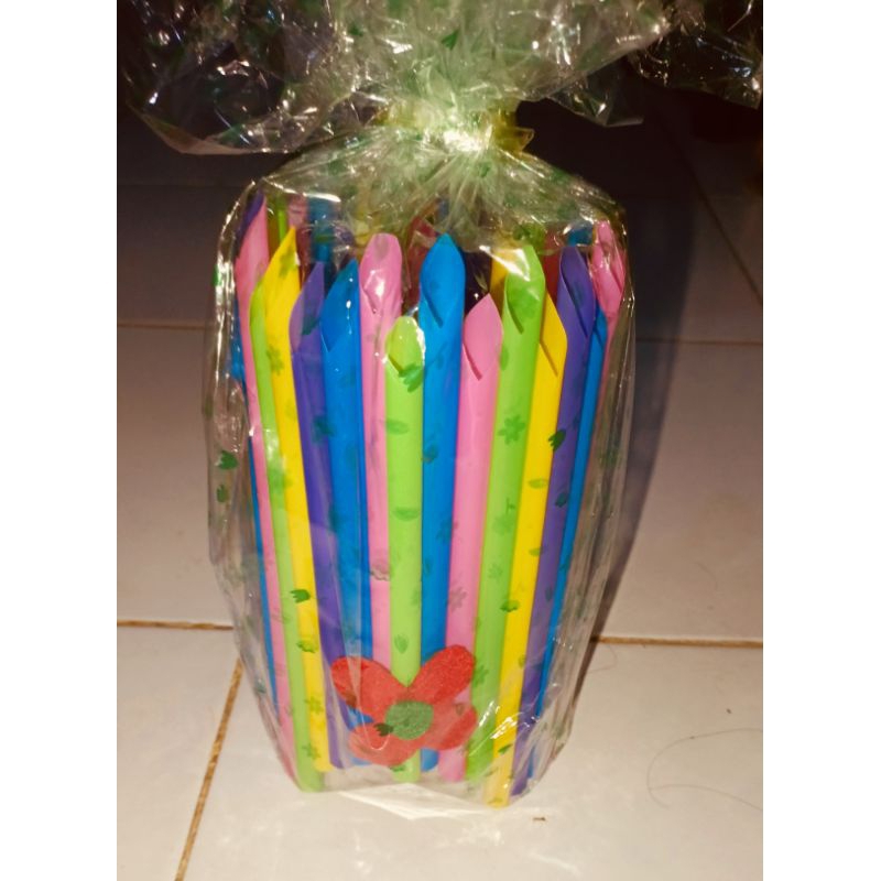 

kerajinan dari sedotan tempat pensil