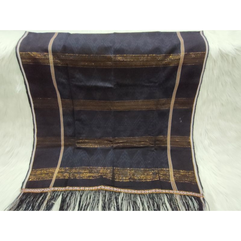 Uis gara pakaian adat wanita karo