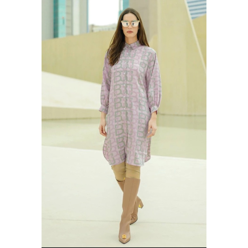 Preloved monogram button tab shirt benang jarum