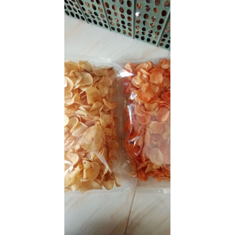

• Keripik Kentang Balado & Original