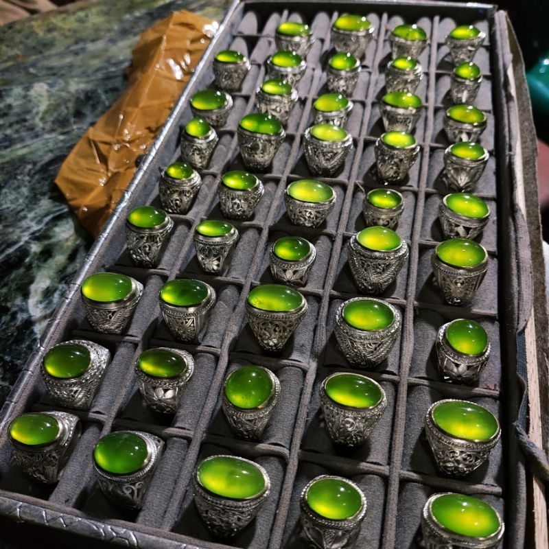 Idocrase Neon Green Super 1 Pcs