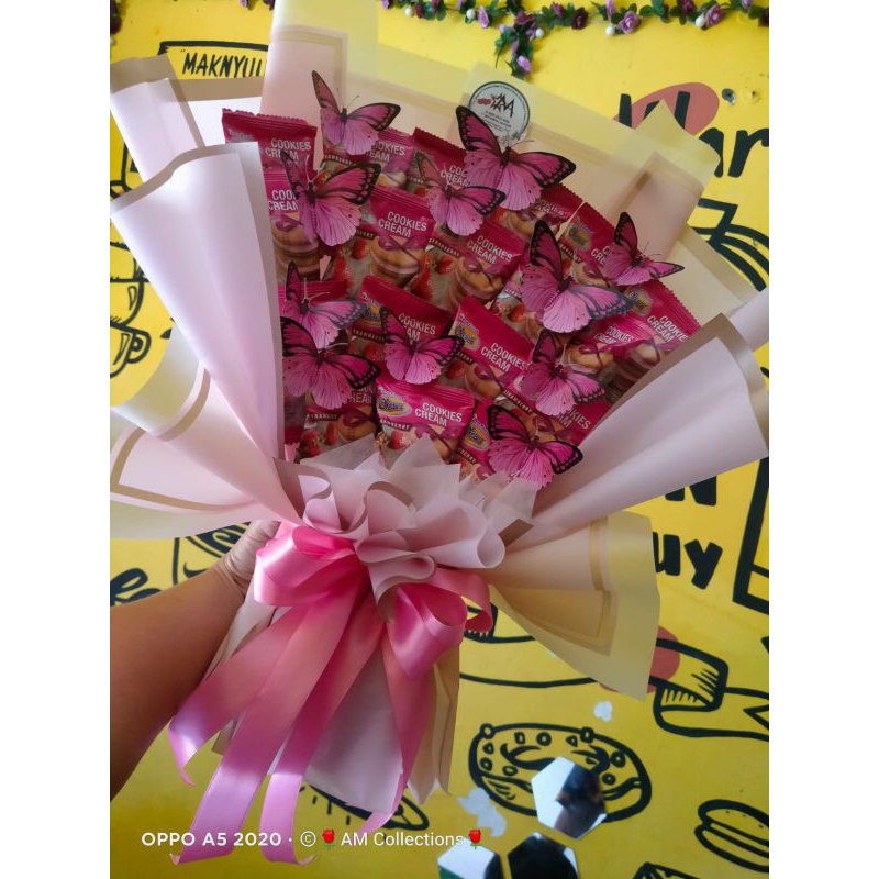 

Bucket Butterfly plus snack