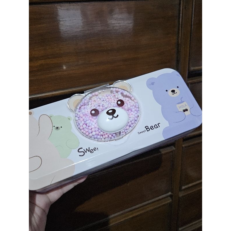 

Kotak Pensil Kaleng Sweet Bear / Tempat Pensil Kaleng / Tempat Pensil Lucu