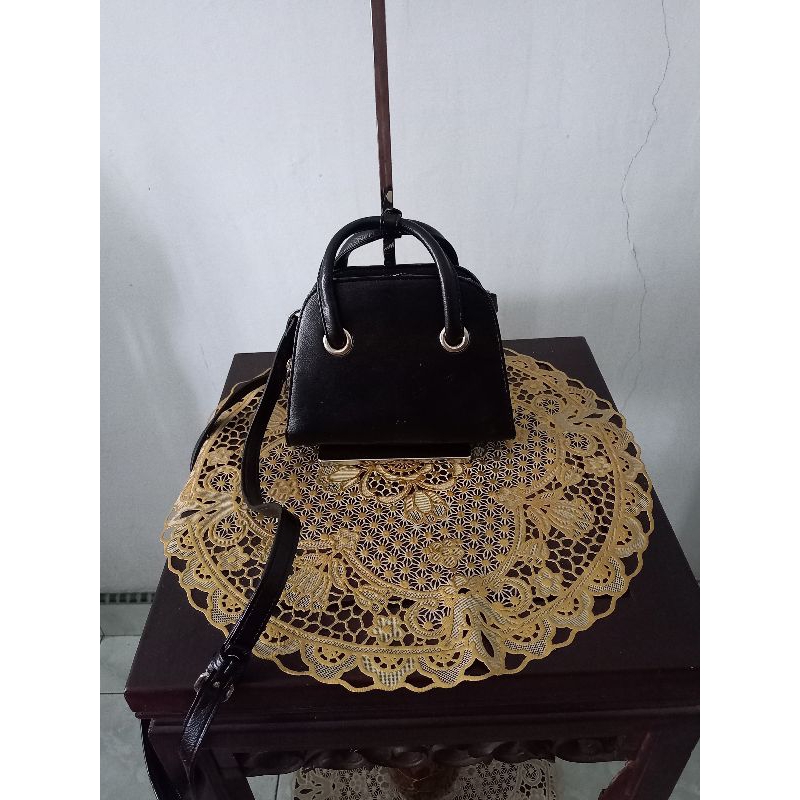 Brand Mur. sling bag size mini warna hitam