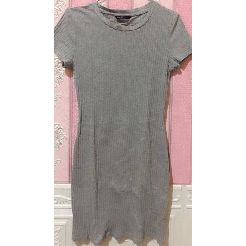 PRELOVED DRESS PRESBODY SHEIN