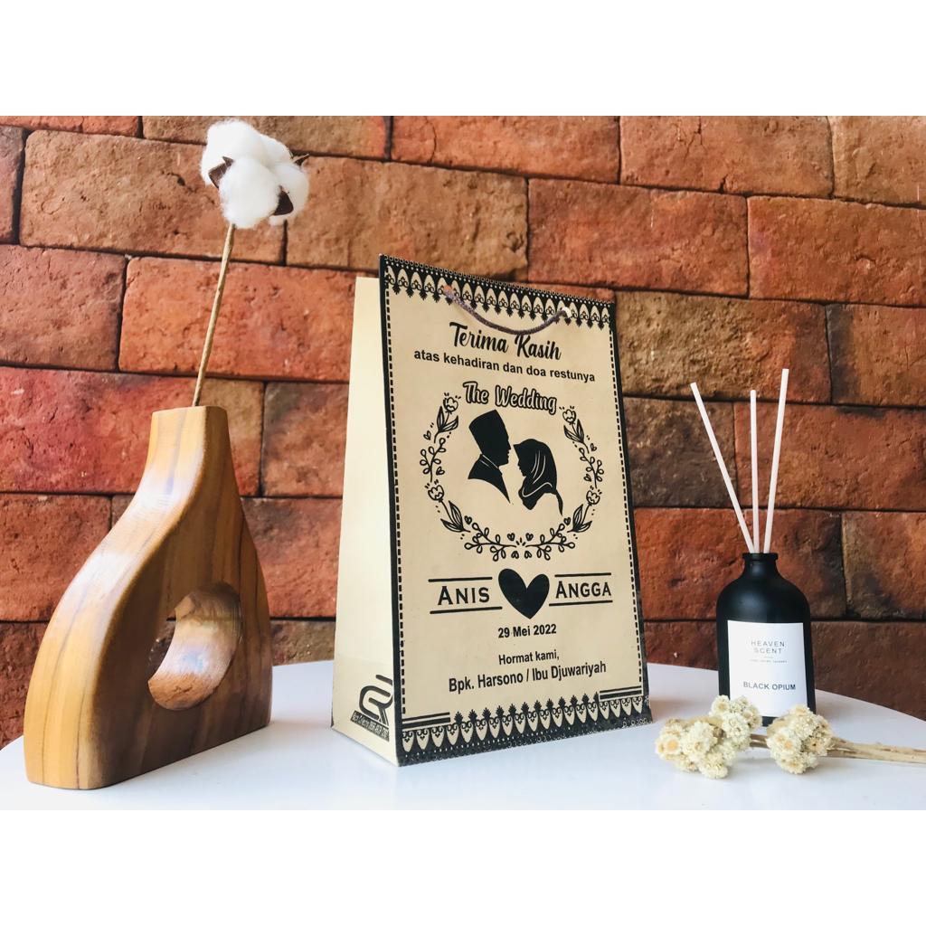

Paperbag custom sablon 15x8x25/paperbag pernikahan/tas sablon wafer