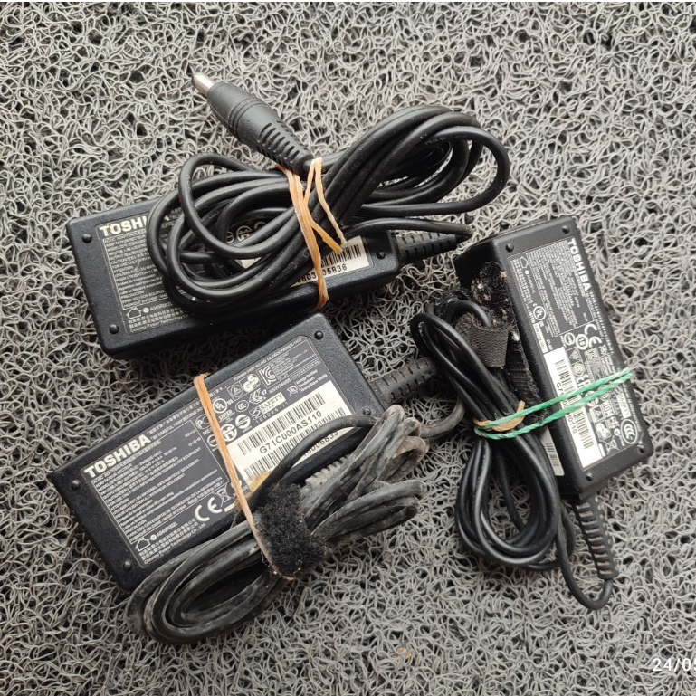 Charger Adaptor Laptop Toshiba 19V 2.37A
