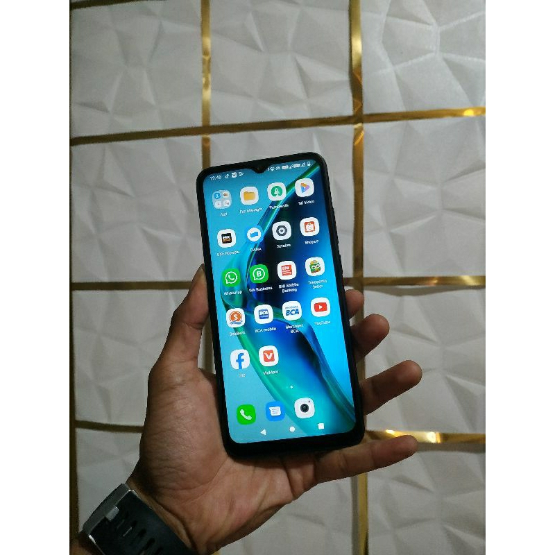 Hp REDMI a1 4G 3/32 gb LAYAR BESAR GAME tinggal pakai hp seken ori garansi