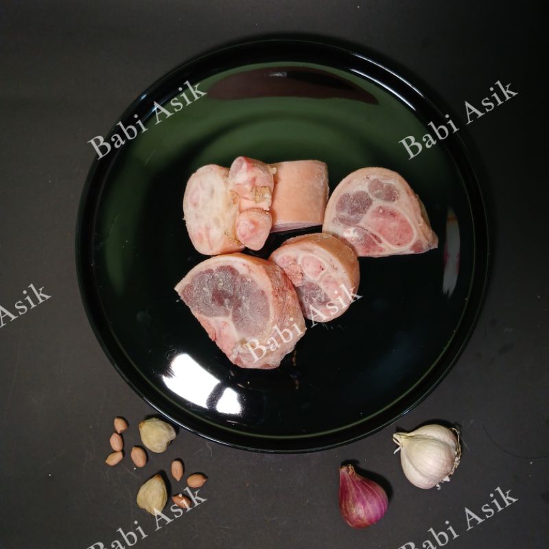 

Kaki Babi Potongan Beku Frozen Pork Leg Cukiok Beku Potongan