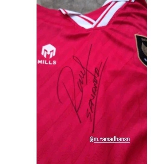 Jersey timnas Indonesia bertanda tangan ramadhan sananta.