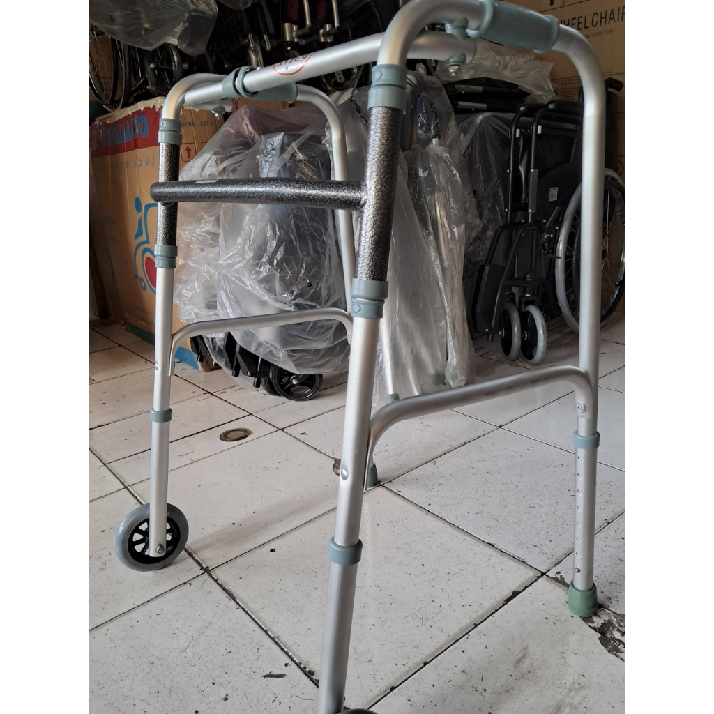 Walker Avico alat bantu jalan dengan roda bisa dilipat