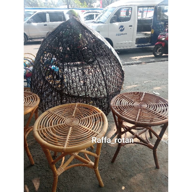 Meja Rotan Bulat