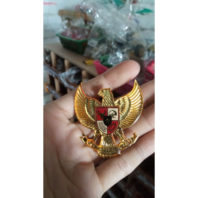 pin garuda ukuran 5 cm lapis resin realpict