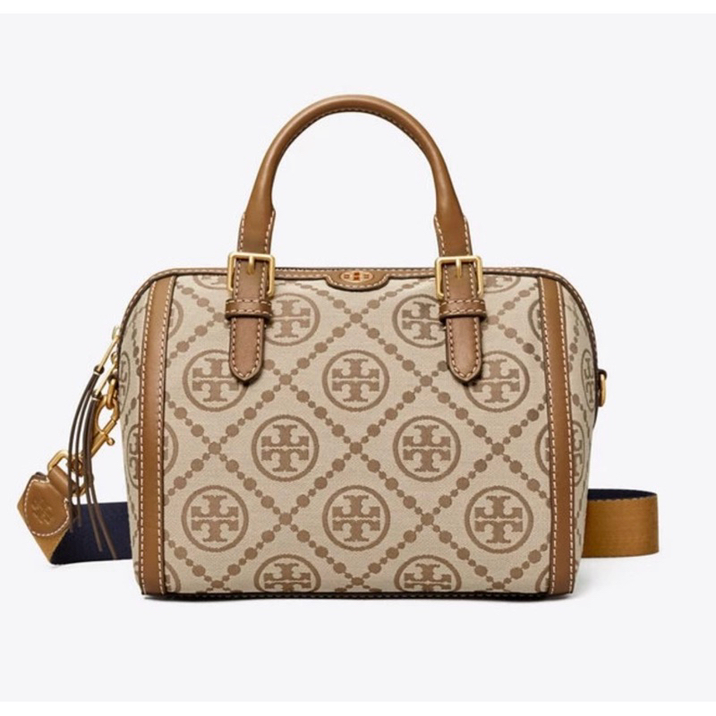 TORY BURCH - ORIGINAL T MONOGRAM JACQUARD BARREL HAZELNUT || TAS SELEMPANG WANITA KEKINIAN TORY KANV