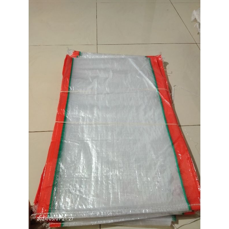 karung beras polos transparan 25 kg list merah isi 25