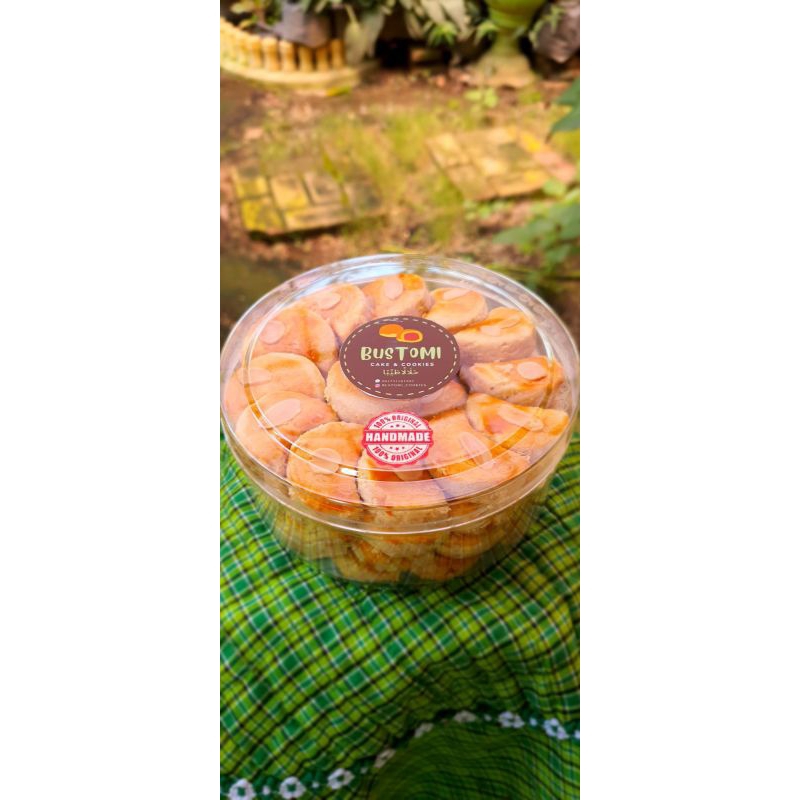 

Kue kacang Premium