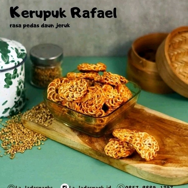 

Kerupuk Rafael pedas daun jeruk 500gr by Lalada Snacks