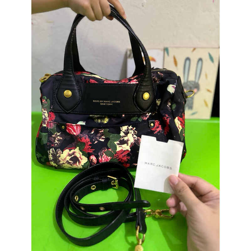 Marc Jacobs Preppy Trivia Hitam Nylon Mawar Merah