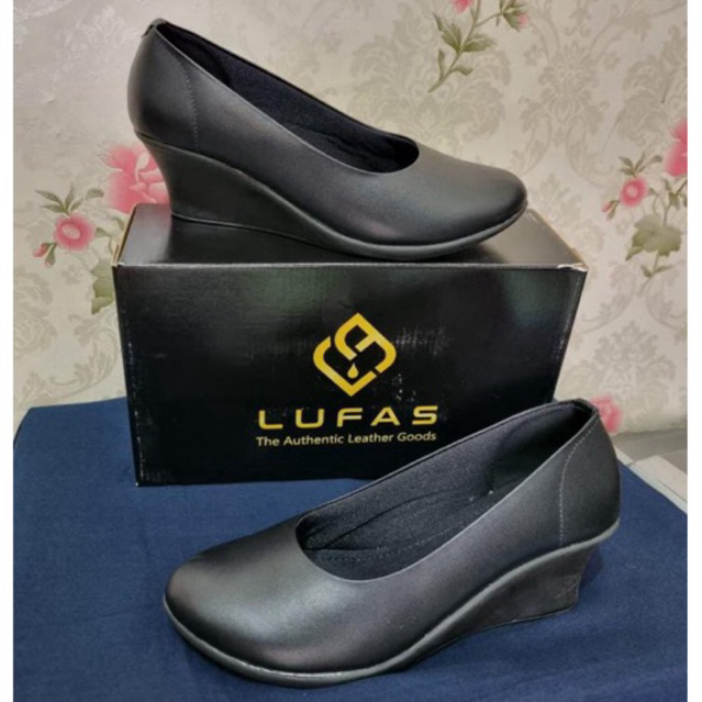 Sepatu Lufas