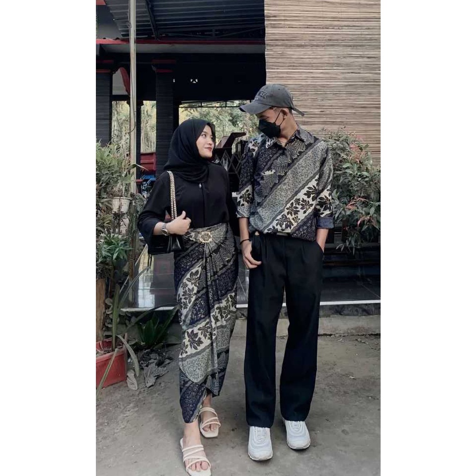 BATIK COUPLE TERBARU COUPLE ROK LILIT DAN KEMEJA PANJANG SERAGAM KELUARGA RUMAH KEBAYA KEKINIAN