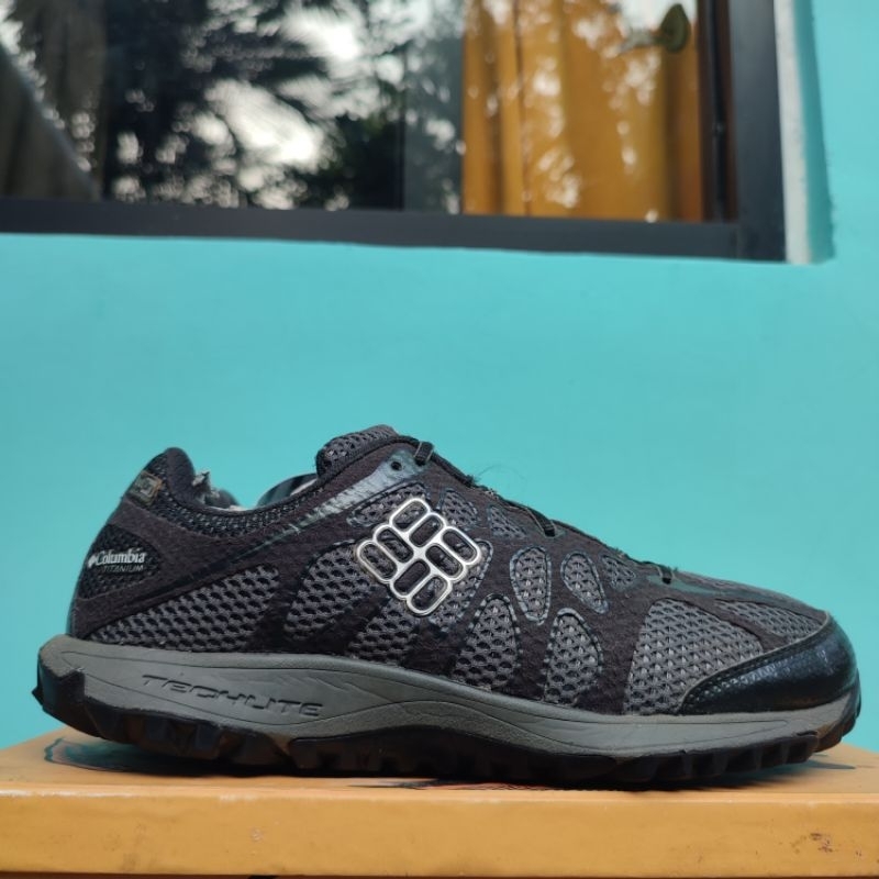 Sepatu Columbia Techlite Second