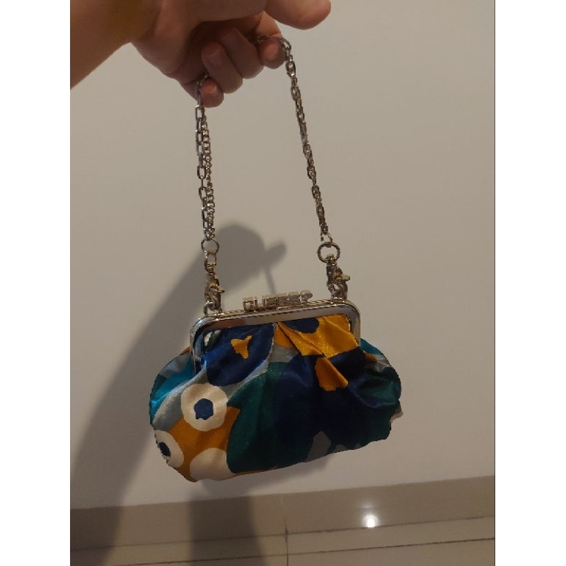 PRELOVED GUESS clutch