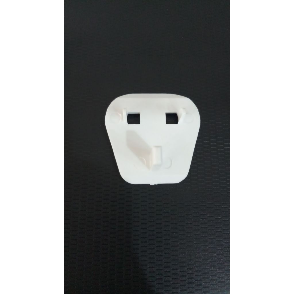 Plat Sambungan Colokan Listrik Kaki 2 ke Kaki 3