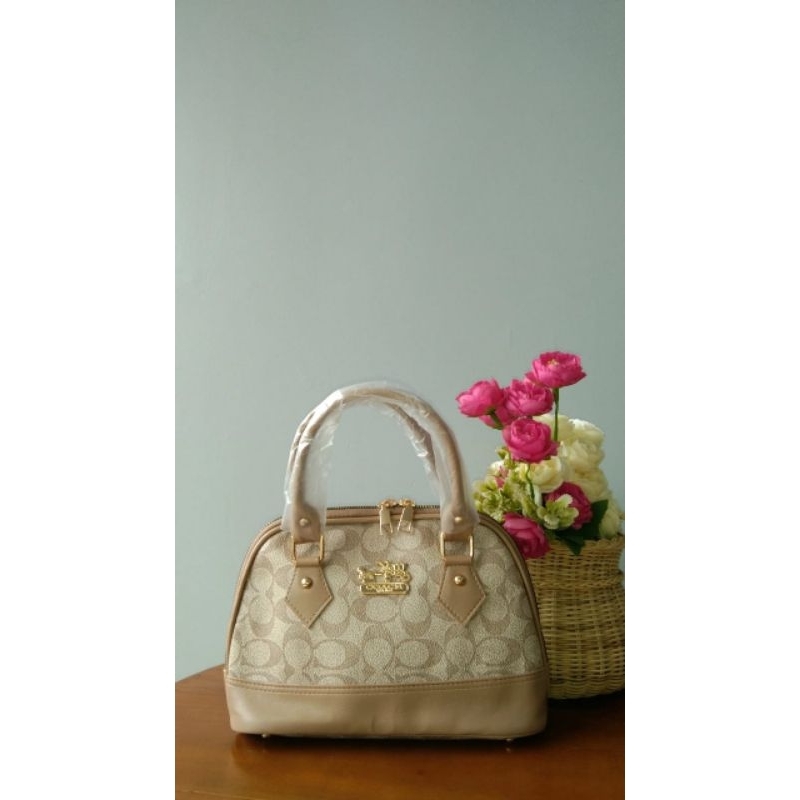 Tas coach kekinian Tas viral wanita Tas cewe merk coach Tas wanita warna cream Tas Coach Terbaru