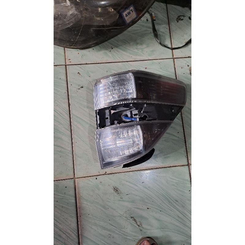 stoplamp toyota alphard vellfire kanan tahun 2010