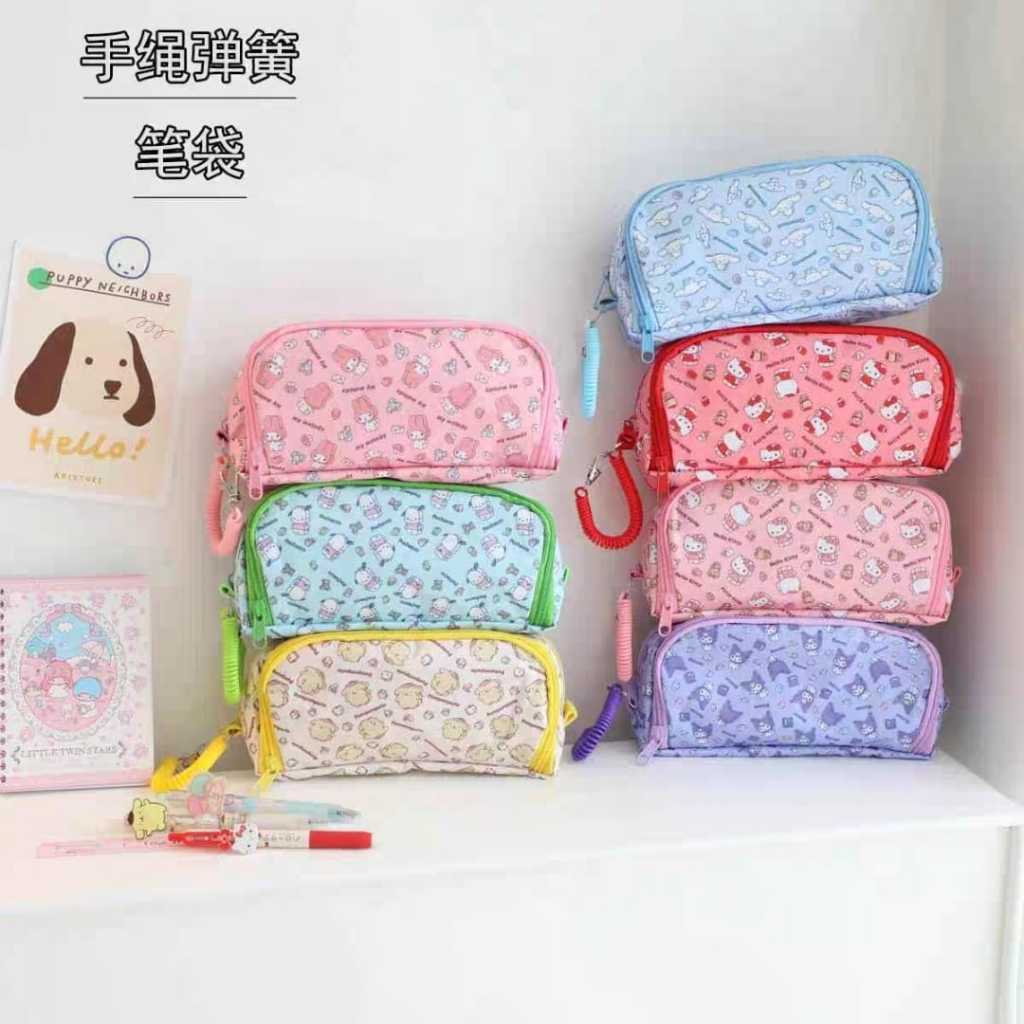 

Tempat Pensil / Kotak Pensil / Pencil Case 2 Reseleting dan Gantungan Karet Sanrio Fullprint
