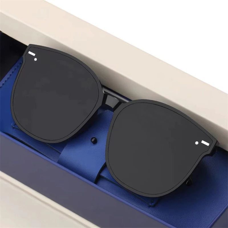 Kaca Mata Kotak Hitam Wanita/Pria Fashion Sunglasses