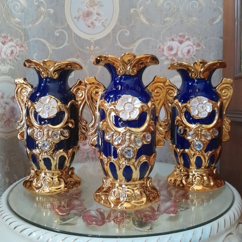 Vas Keramik Pajangan Lemari Dan Bupet