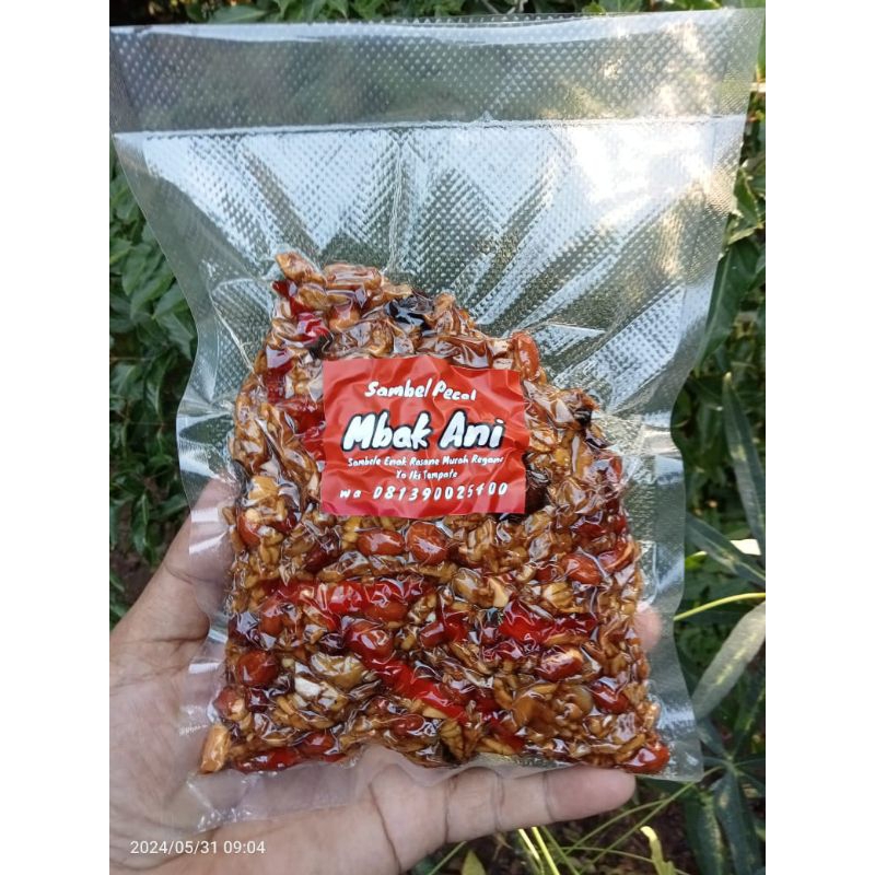 

Orek tempe kering kacang rasa gurih pedas manis dan nikmat, berat 250g