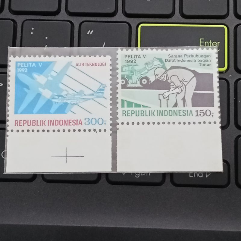 

Perangko Pelita V 1992 Set 2 Keping Mint - Prangko