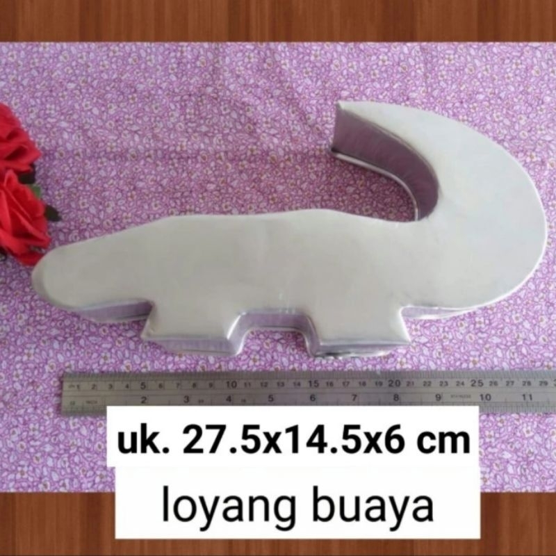 loyang karakter bentuk hewan buaya