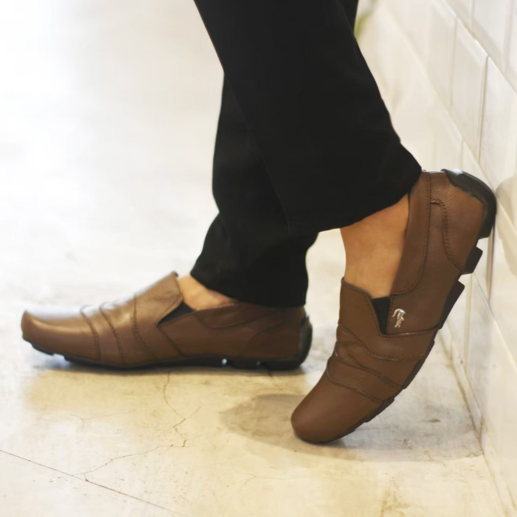 Sepatu Kulit Pria Slip On Formal Pantofel Kasual Coklat