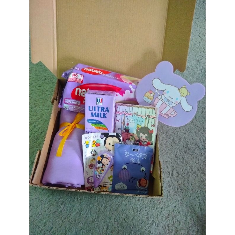 

Gift Box / Hampers / Kado Ulangtahun
