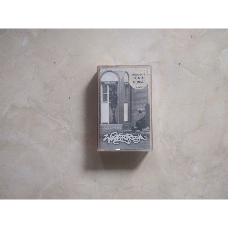 kaset pita band WAITING ROOM