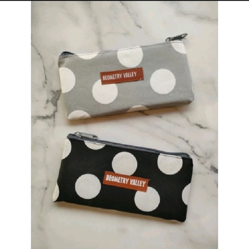 

Tepak pensil motiv polkadot dan kotak kotak aesthetic