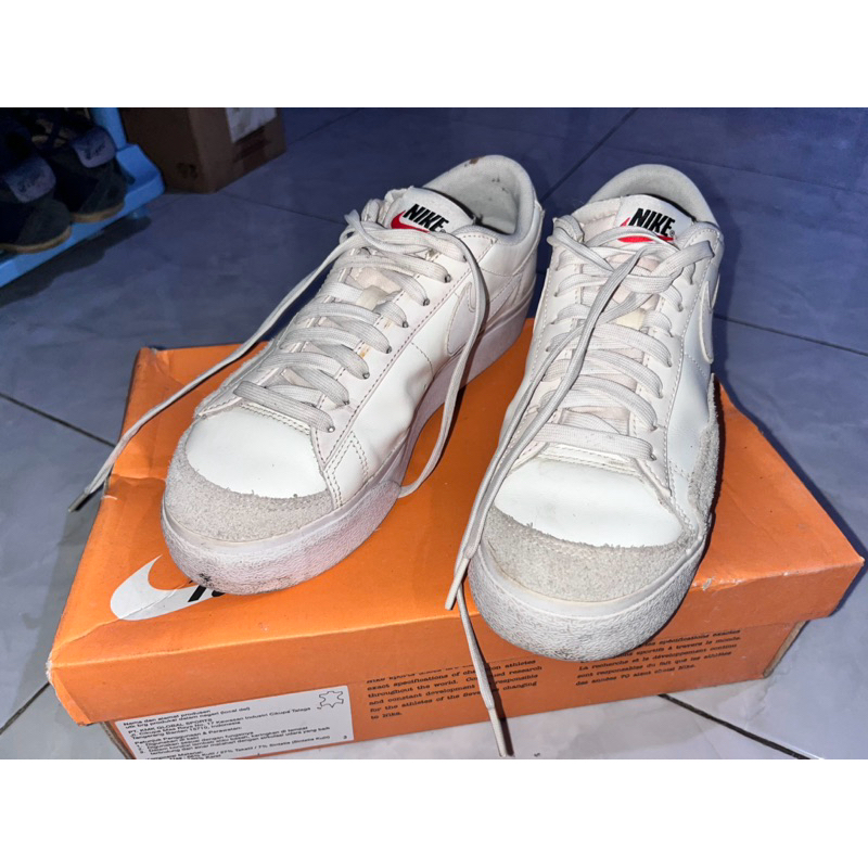 preloved sepatu Nike W Blazer Low Platform white
